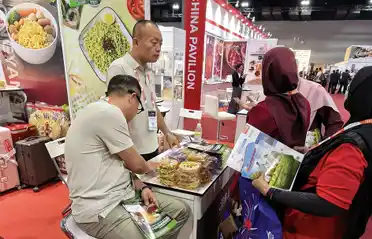 Bloque de fideos instantáneos Dongyang Food en la exposición Halal de Malasia Bloque de fideos instantáneos Dongyang Food en la exposición Halal de Malasia